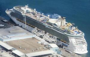 Круизные лайнеры остановили плавания из-за COVID-19
