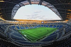 Стадіон "Чорноморець" вміщує приблизно 34 тис. осіб