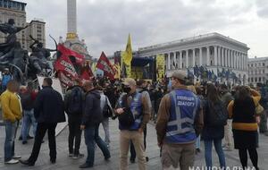 Сегодня активисты "отмечали" первую годовщину президентства Зеленского