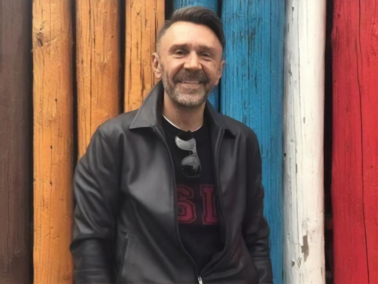 Шнуров&nbsp;&ndash; Пригожину: Нет, мы не настолько близки, но протянута рука. Посылаю вам сосиски из "Пятерочки". Пока