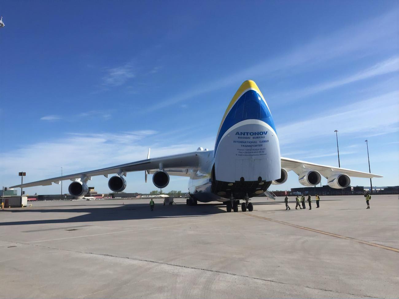 "Мрія" уже второй раз доставила в Канаду товары для борьбы с коронавирусом