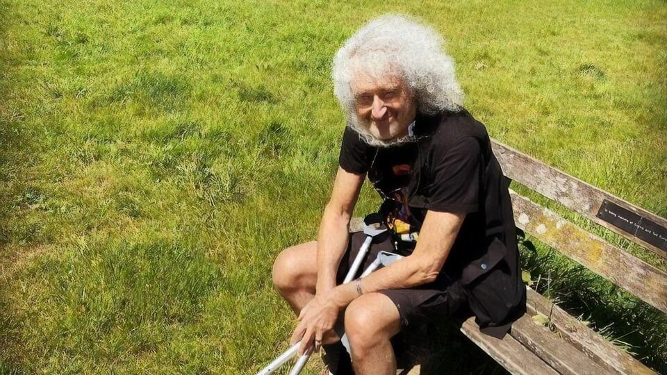 Після розриву сідничного м'яза Мей пересувається за допомогою милиць