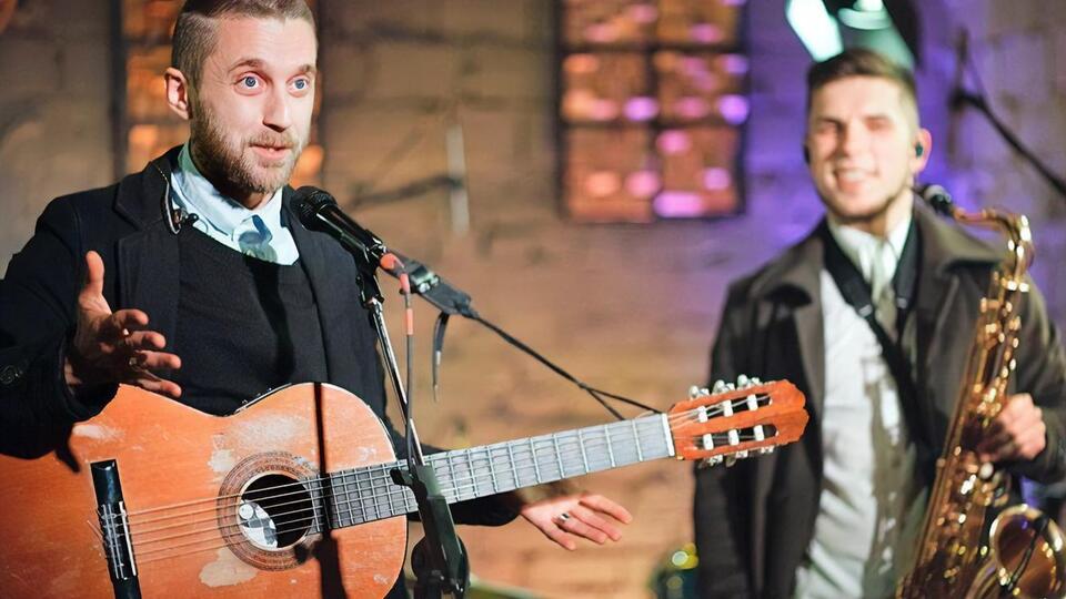 Асафатов (на фото зліва): Так важливо – почути маленьке побажання від незнайомої мені людини, аби я зміг посміхнутися у відповідь та далі йти