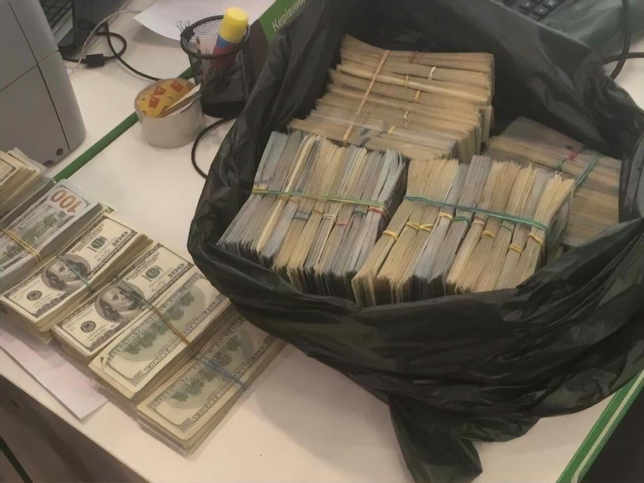 Під час обшуків в офісних приміщеннях, колл-центрах і за місцем проживання фігурантів правоохоронці вилучили понад $1,1 млн
