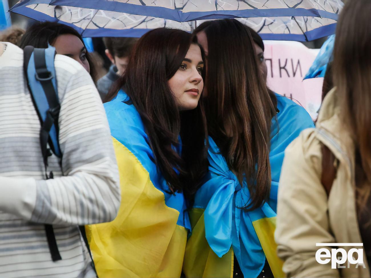 Нацрада попросила керівників телеканалів роз'яснити редакційну політику стосовно української мови