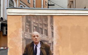 Портрет Бродського з'явився 24 травня, у день 80-річчя поета, наступного дня графіті зафарбували білою фарбою