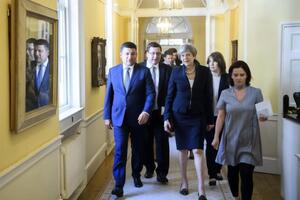 Ежов (второй слева) на встрече Владимира Гройсмана и тогдашнего премьера Великобритании Терезы Мэй в июле 2017 года