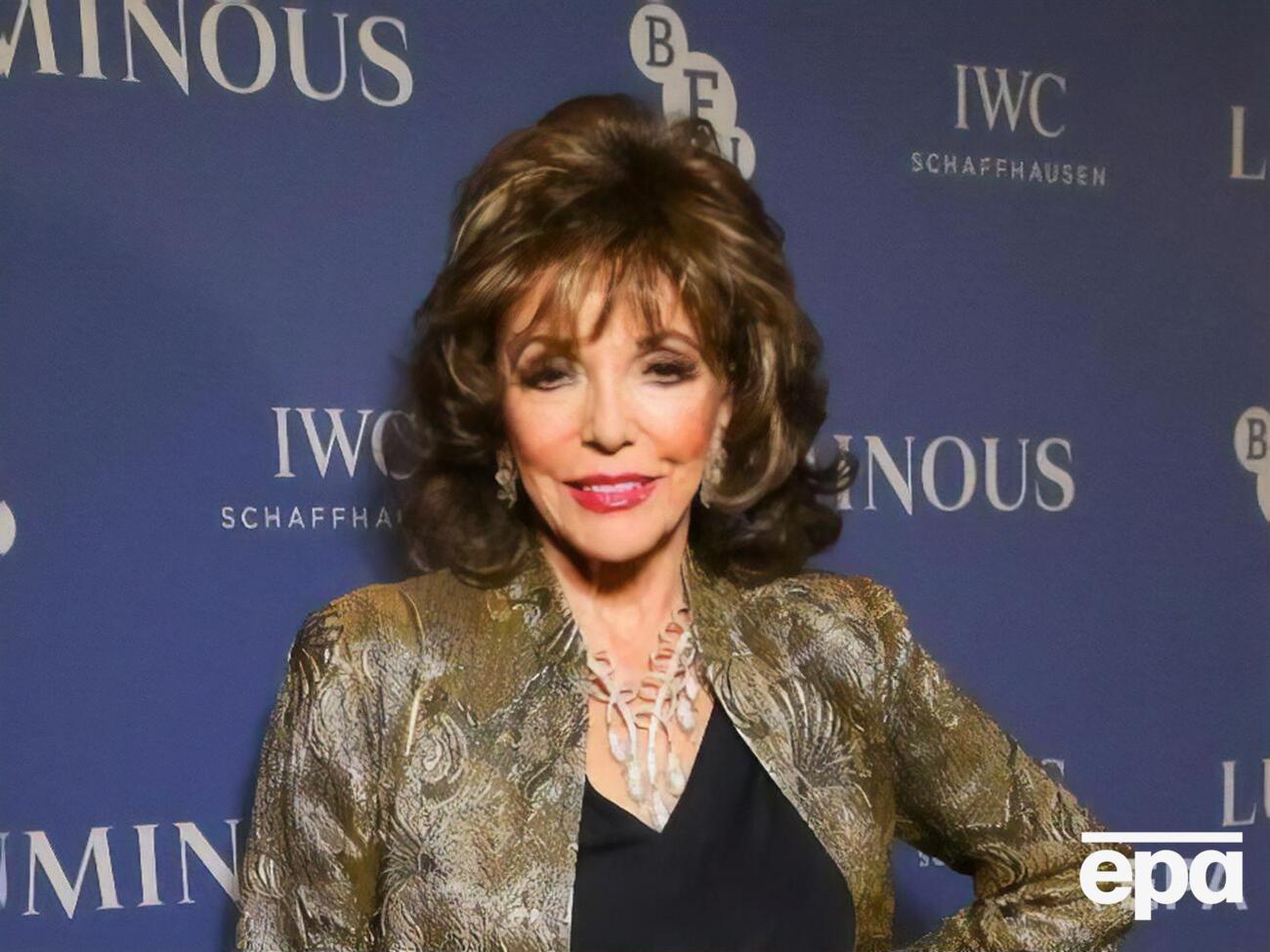 18 лет назад Коллинз вышла замуж за театрального менеджера, который моложе актрисы на 32 года