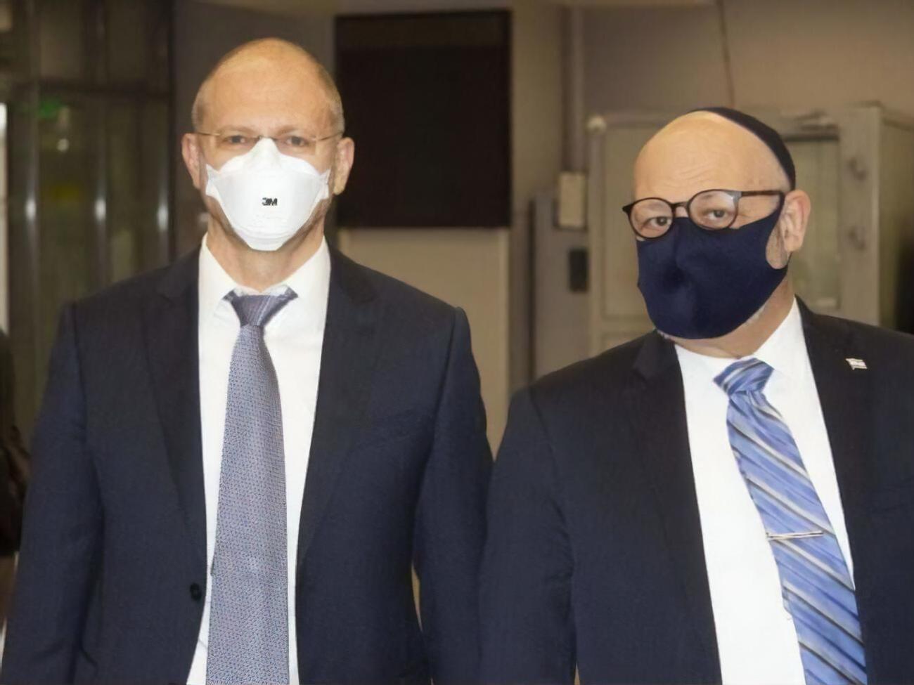 Олег Вишняков и Джоэль Лион&nbsp;отправили 1200 корзин с мукой, сахаром, рисом, чаем, маслом и прочими продуктами