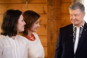 Повістку дружині експрезидента Марині Порошенко вручили в музеї Івана Гончара