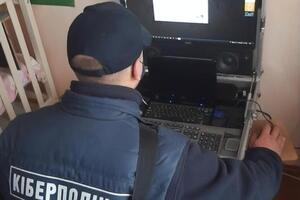 Під час обшуків поліція вилучила у фігурантів приблизно 6 Тбайт протиправного контенту