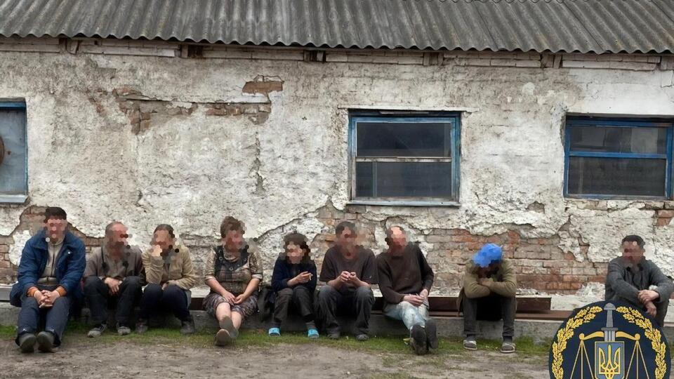 Подружжя з Харківської області вербувало людей і змушувало їх працювати на своїй фермі