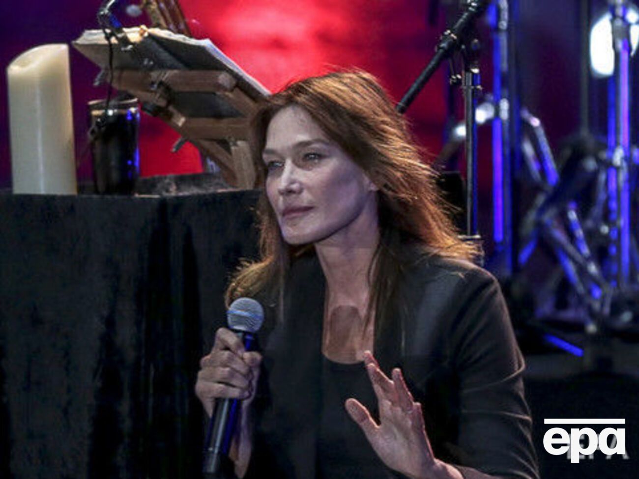 Бруни в прошлом &ndash; одна из самых высокооплачиваемых фотомоделей