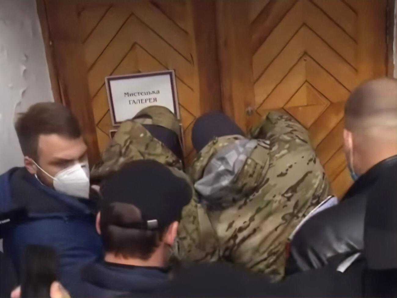 У ДБР заявили, що проводять у музеї слідчі дії