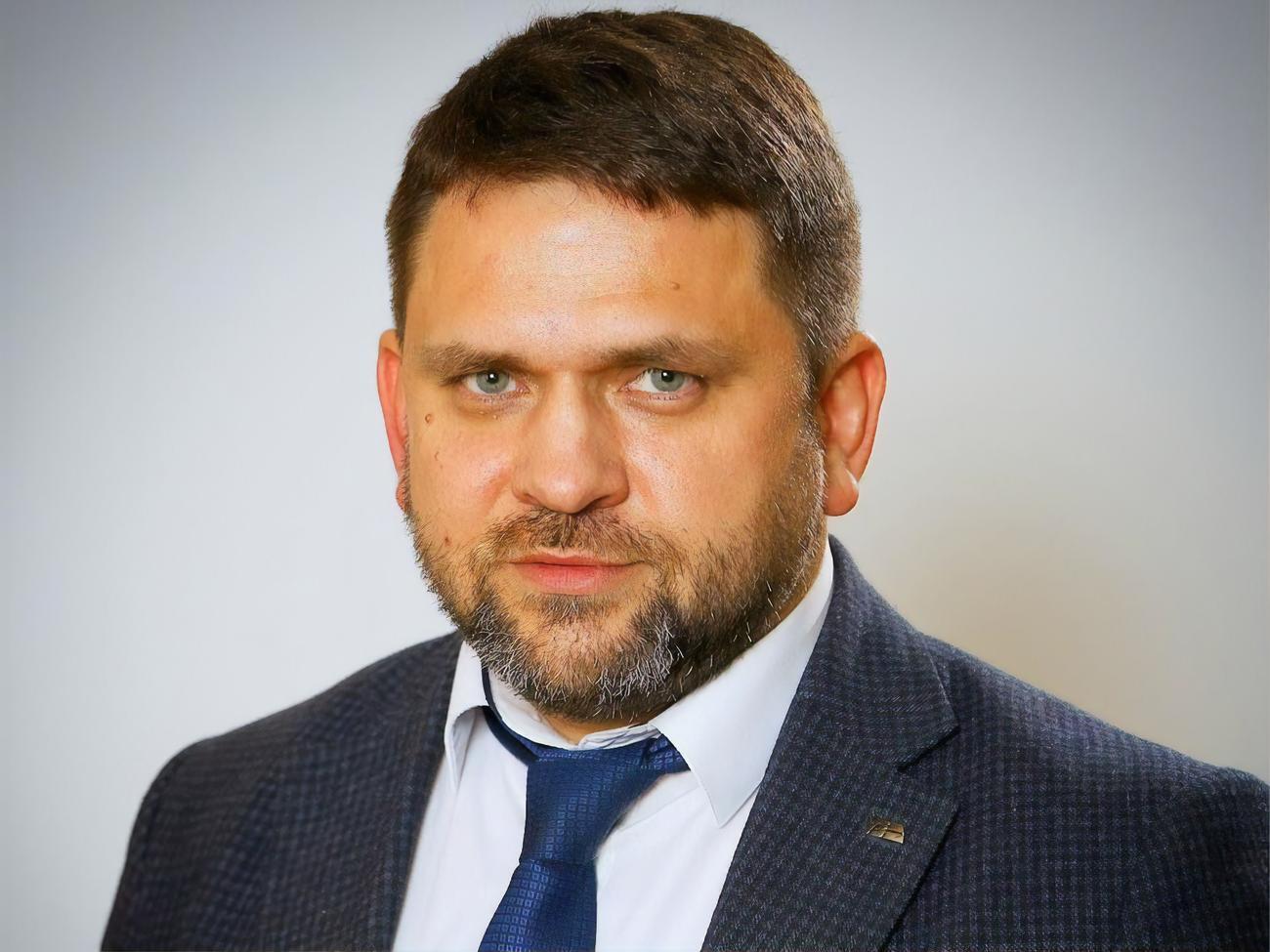 Видео, на котором человек, похожий на Рязанцева, бьет женщину, появилось в YouTube 26 мая