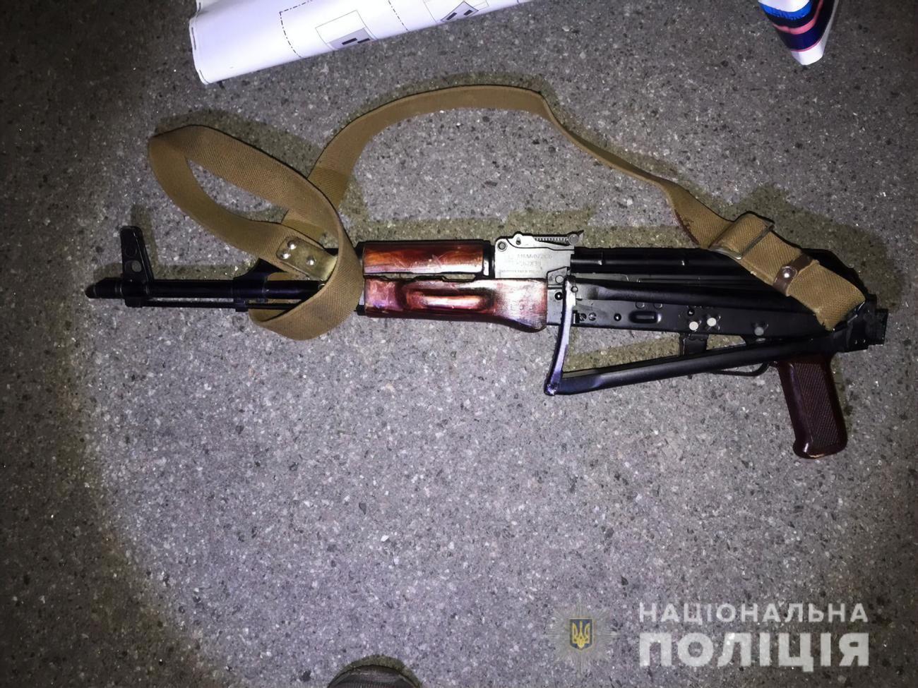 У затриманих вилучили зброю