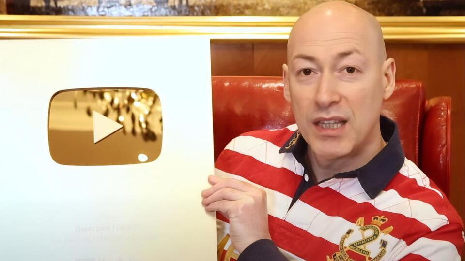 Дмитро Гордон з нагородою "Золота кнопка YouTube"