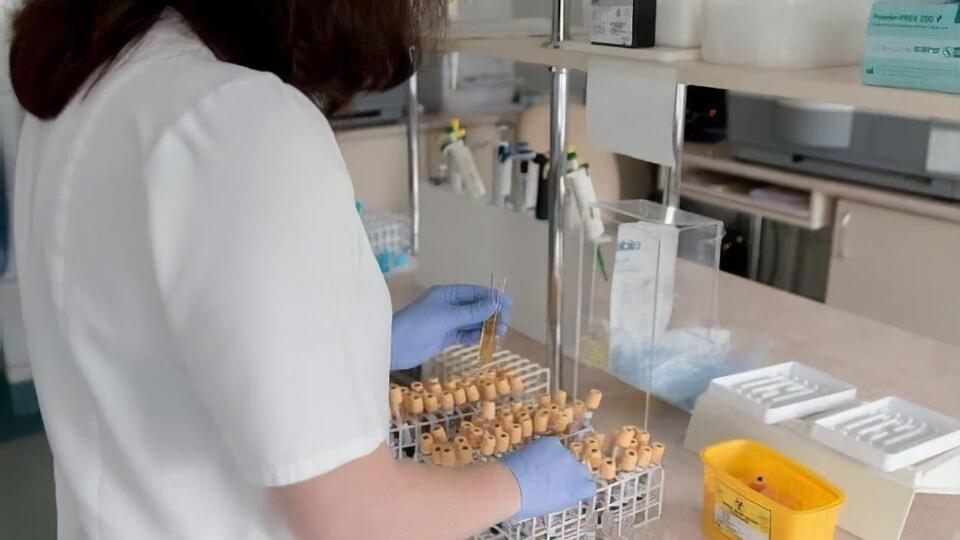 В Україні загальна кількість випадків COVID-19 за час епідемії сягнула 21 905