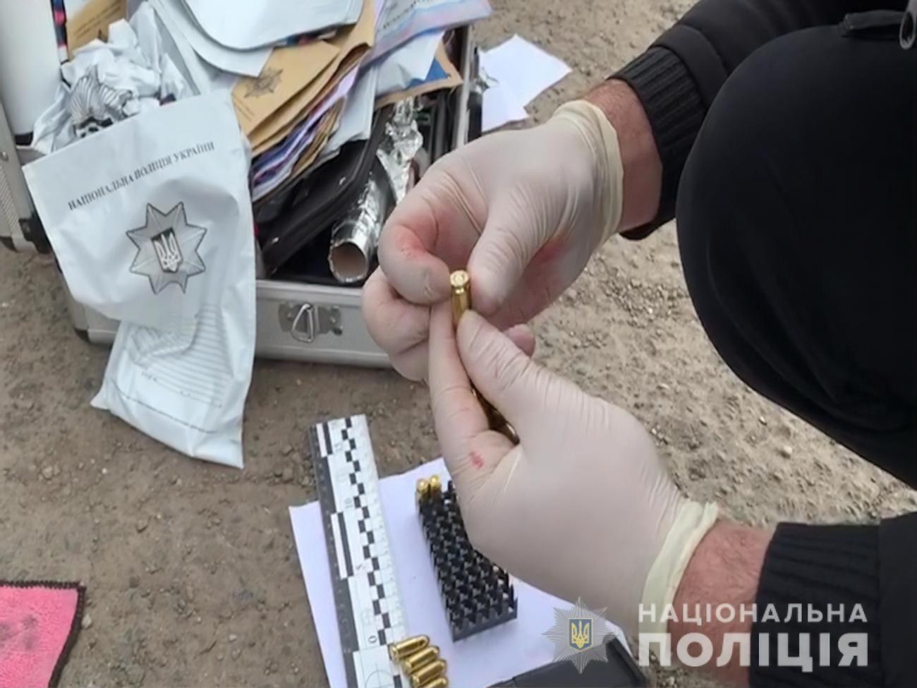 У МВС України повідомили, що громадянин Чорногорії дістав п'ять кульових поранень, його госпіталізували у важкому стані