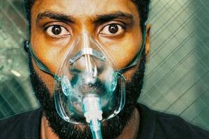 Для успешного прохождения секретного задания главный герой должен преодолеть рамки времени и пространства