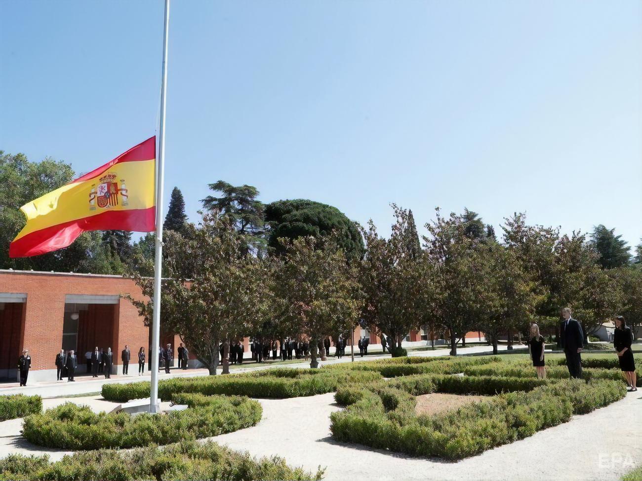 В Испании объявили 10-дневный траур по жертвам пандемии COVID-19. Фоторепортаж