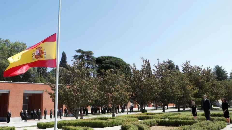 В Испании объявили 10-дневный траур по жертвам пандемии COVID-19. Фоторепортаж