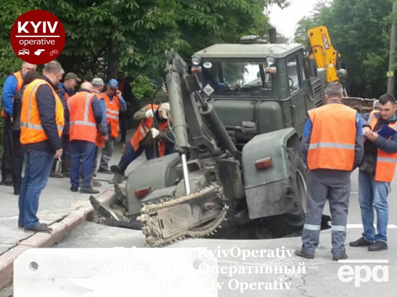 У соцмережах пишуть, що провалилася техніка "Київводоканалу"