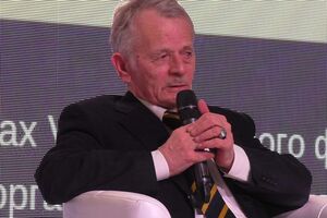 3 мая 2014 года Джемилева не пустили в Крым, заявив о запрете на въезд на полуостров в течение пяти лет