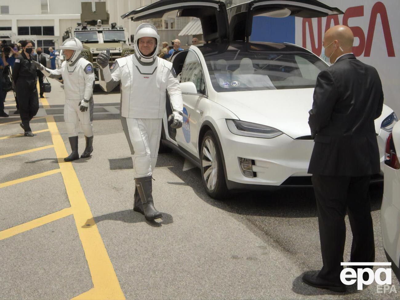 Астронавты Херли и Бенкен собираются на МКС