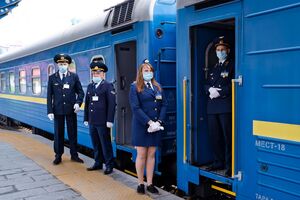 "Укрзалізниця" відновлює перевезення пасажирів