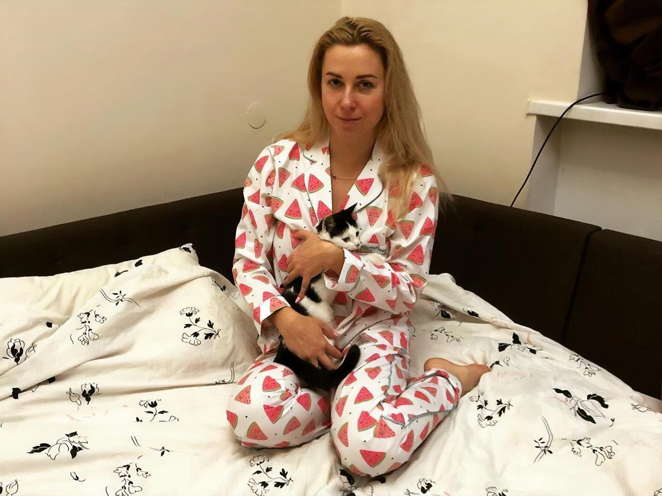 Матвієнко: Я пам'ятаю день і рік, і день, коли прибула. Можна підняти матеріали, подивитися, чи працює цей лікар