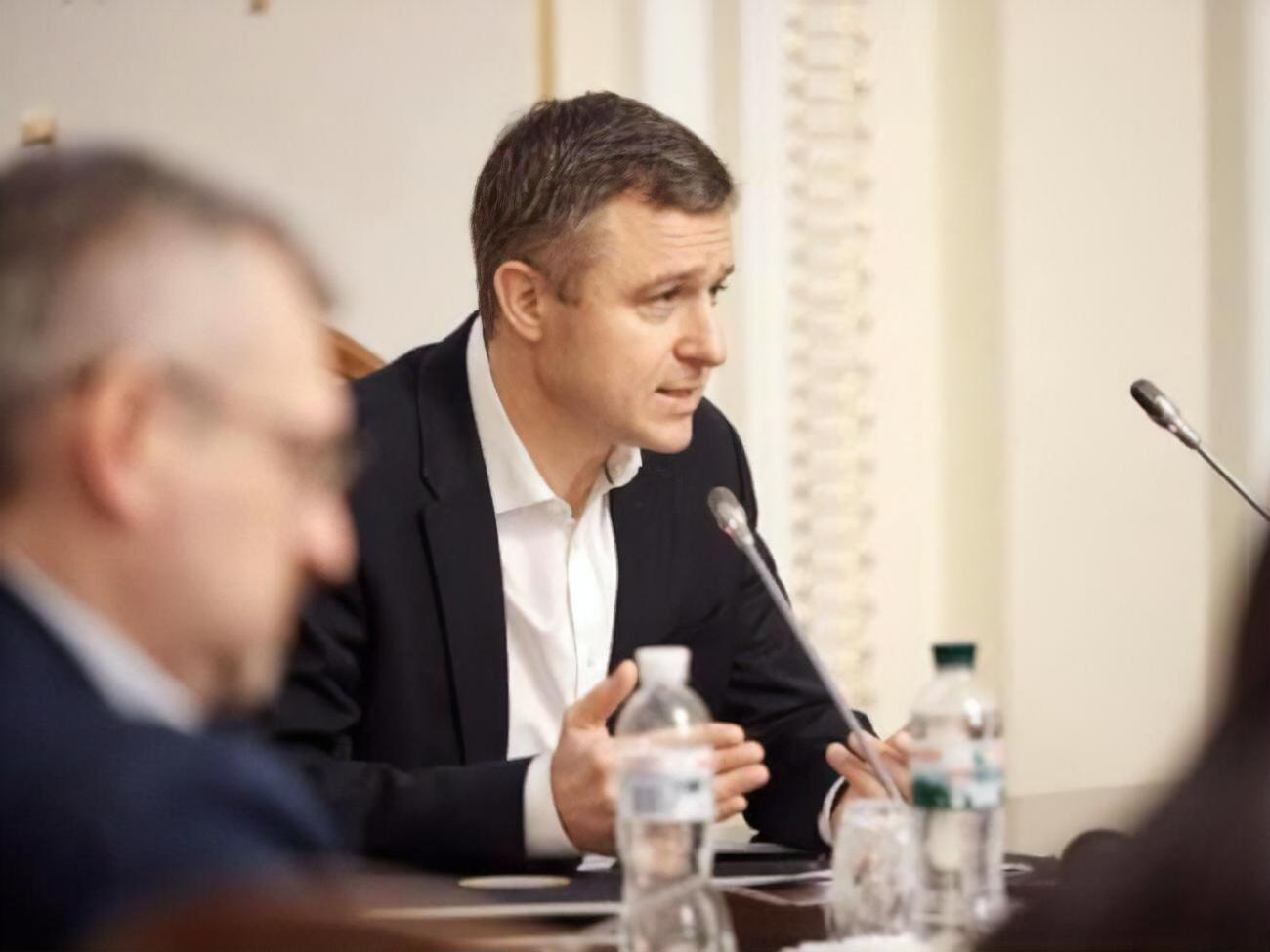 Кулеба: Подписывая договор о суррогатном материнстве, женщина попадает в рабство