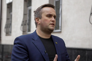 Холодницкий: Человек, у которого на видео из штанов торчит скрытая камера, на допросах утверждал, что не знает, кто снимал. Может ли он быть сильным свидетелем обвинения?