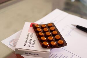 Науковці вважають, що гідроксихлорохін у пацієнтів із COVID-19 може спричиняти серйозні побічні реакції