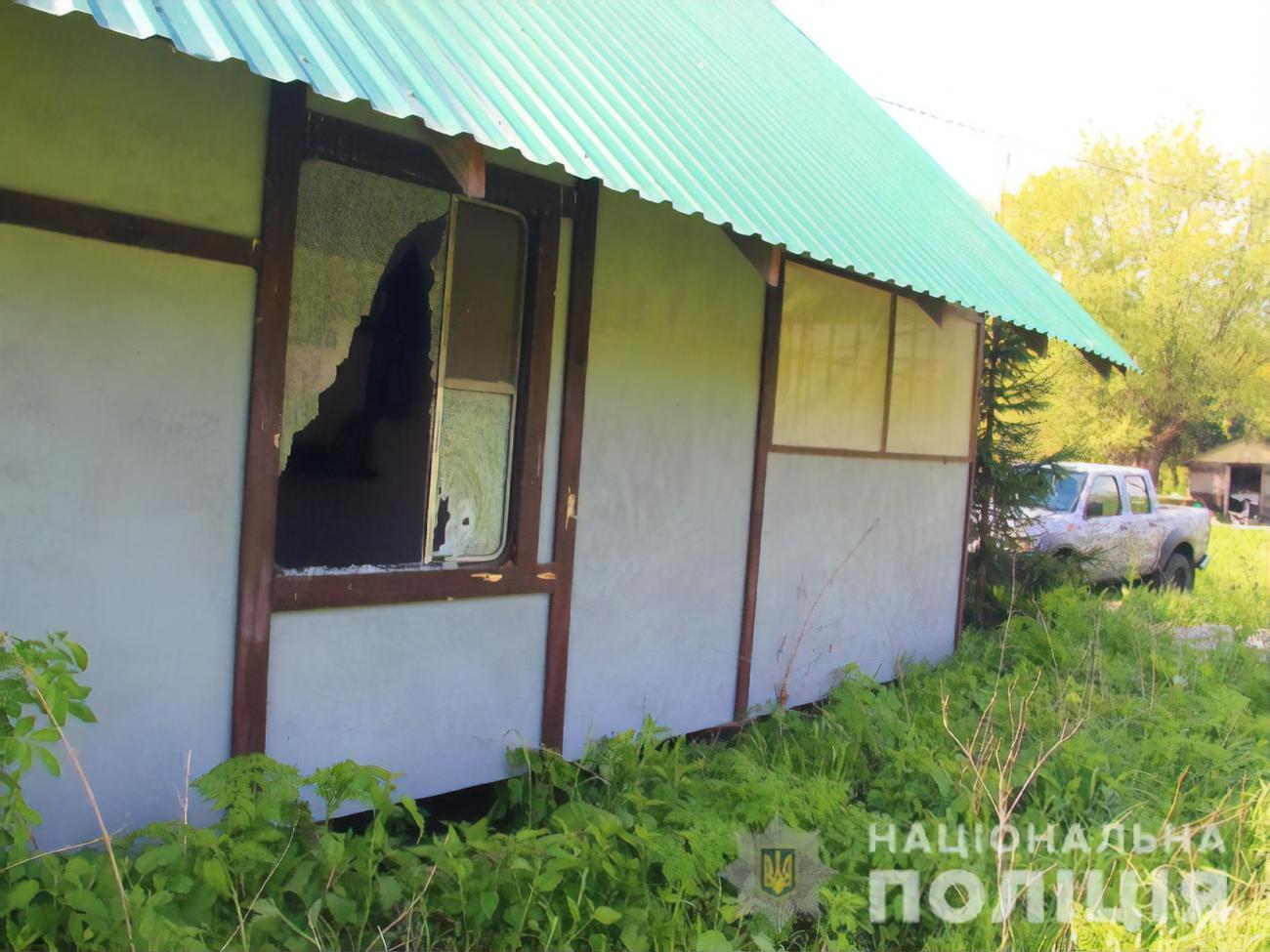 Очевидец утверждает, что арендатор расстреливал людей в упор в гостевом домике