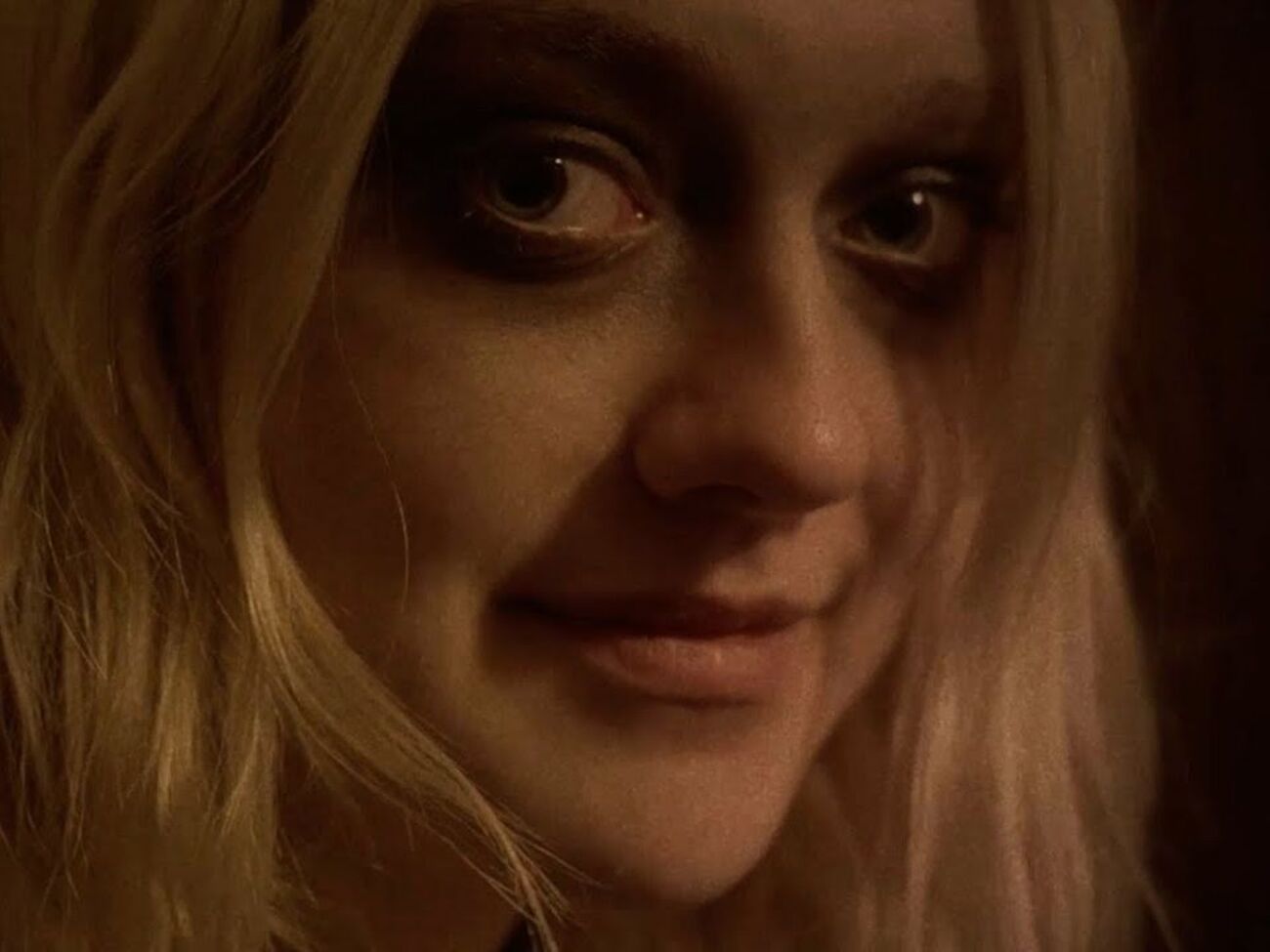 Феннінг виконала роль подруги панк-групи