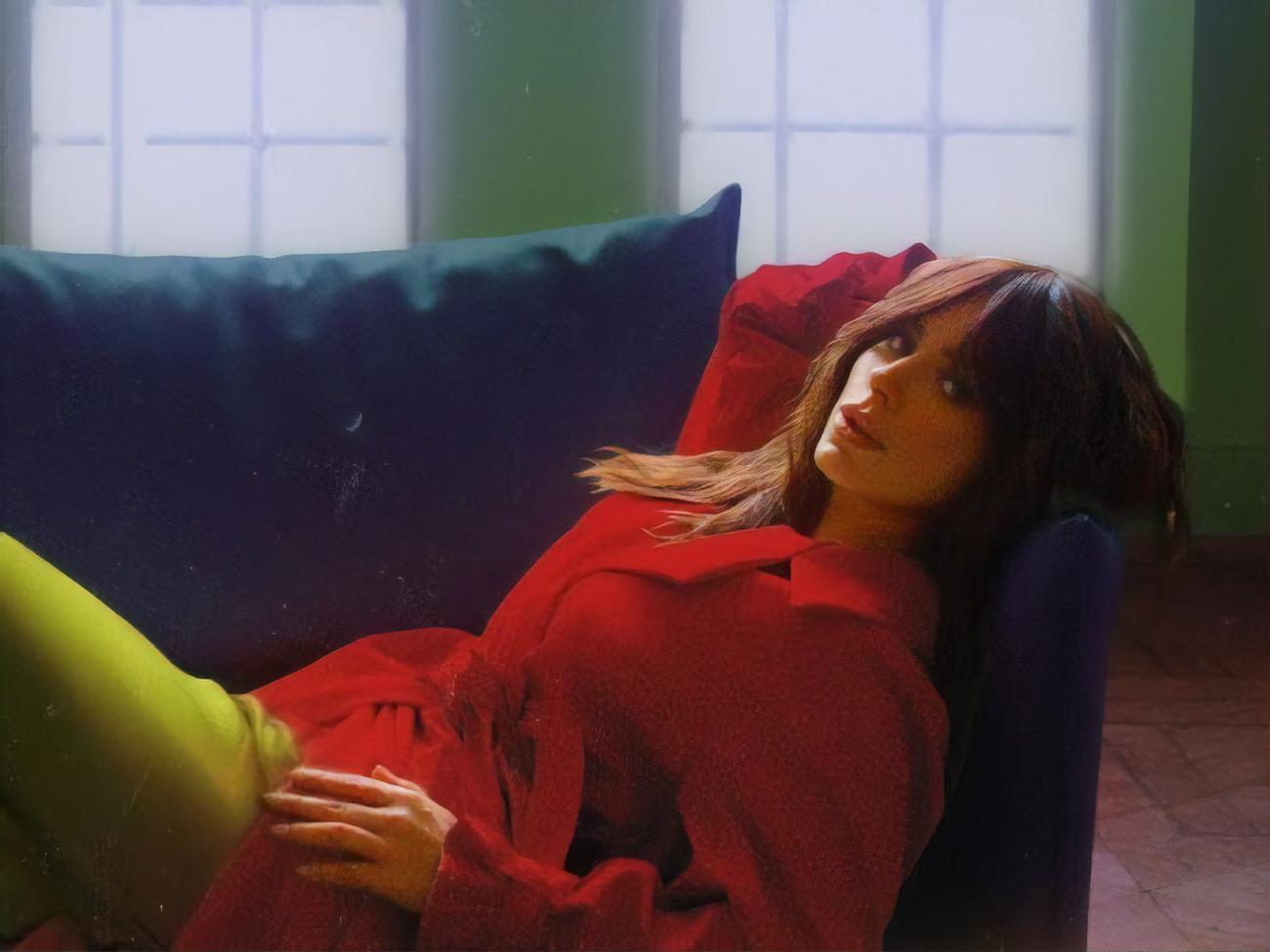 Ани Лорак: Хочу я быть твоей любимой, с тобою просыпаться рядом. Может, характер мой ранимый, а может, и влюбилась вправду