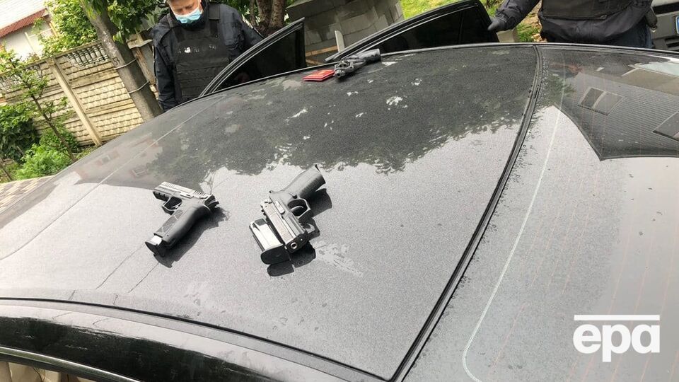 Правоохоронці після перестрілки вилучили зброю