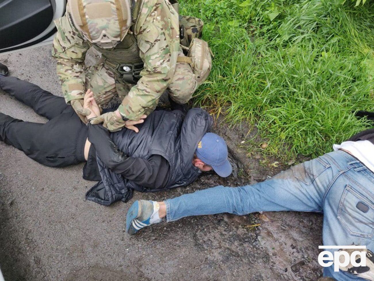 Затримані у Вінницькій області пересувалися білим джипом BMW