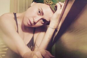 Плаксіна: Не питайте мене, чому мені сумно – підбадьорте мене. Чи це просто гра для вас – це життя – ця повна чаша?