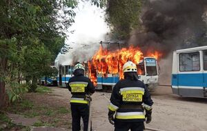 У Дніпрі на ходу спалахнув трамвай. Фоторепортаж