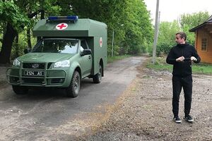 Війну щораз більше витісняють із міст і селищ Донбасу. Тихий український дзен спонукає копати картоплю поруч із мінними полями