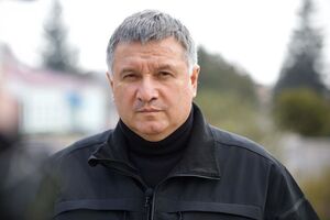 Аваков заявив, що авіаперевізники "забили стрілку, як у 90-ті"