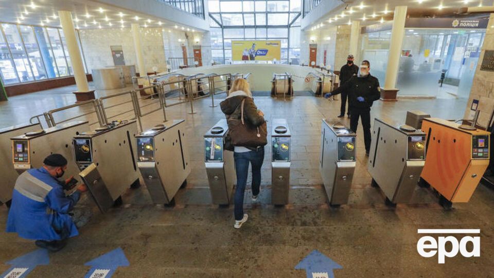 Наразі Київський метрополітен перевозить приблизно втричі менше пасажирів, ніж зазвичай