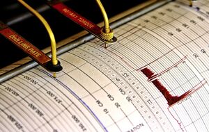 Очаг землетрясения находился на глубине около 10 км в 140 км южнее японского острова Фукуэ