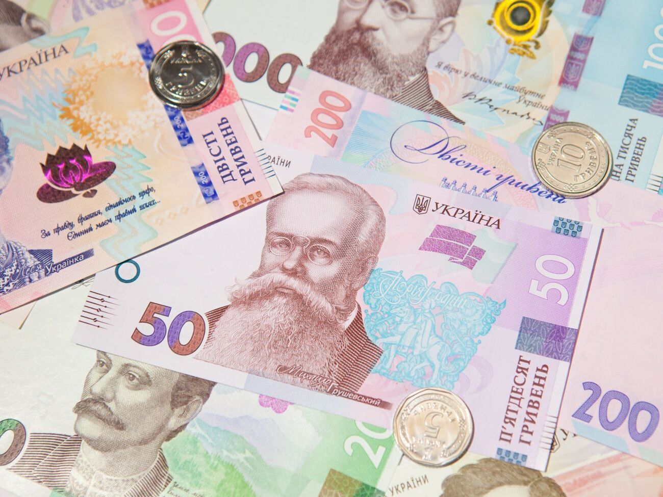 Нацбанк прогнозує сповільнення зростання зарплат