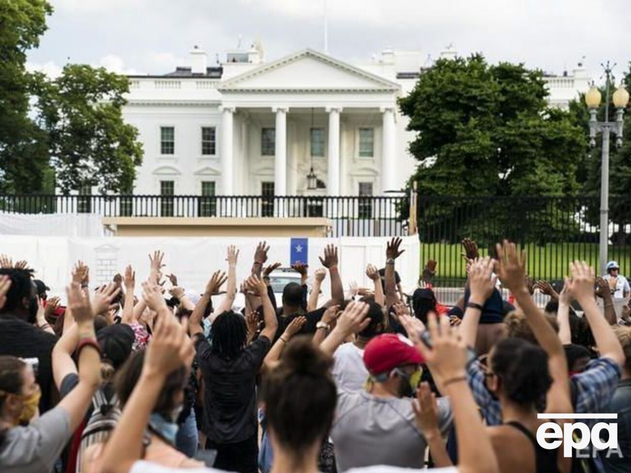 После смерти афроамериканца в Миннеаполисе по США прокатилась волна протестов. Фоторепортаж