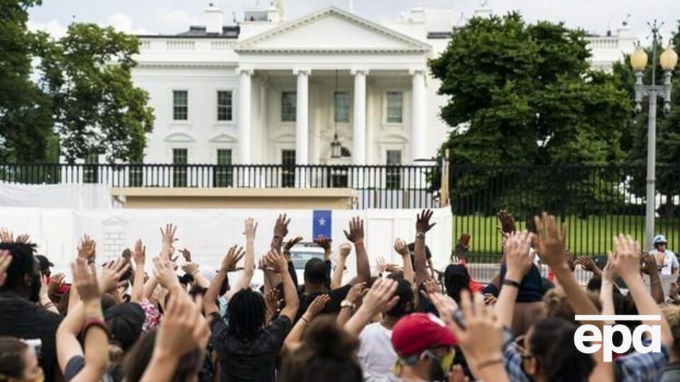 Після смерті афроамериканця в Міннеаполісі по США пройшла хвиля протестів. Фоторепортаж