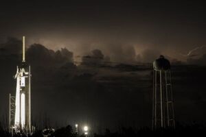 Ночью над космодромом бушевала гроза