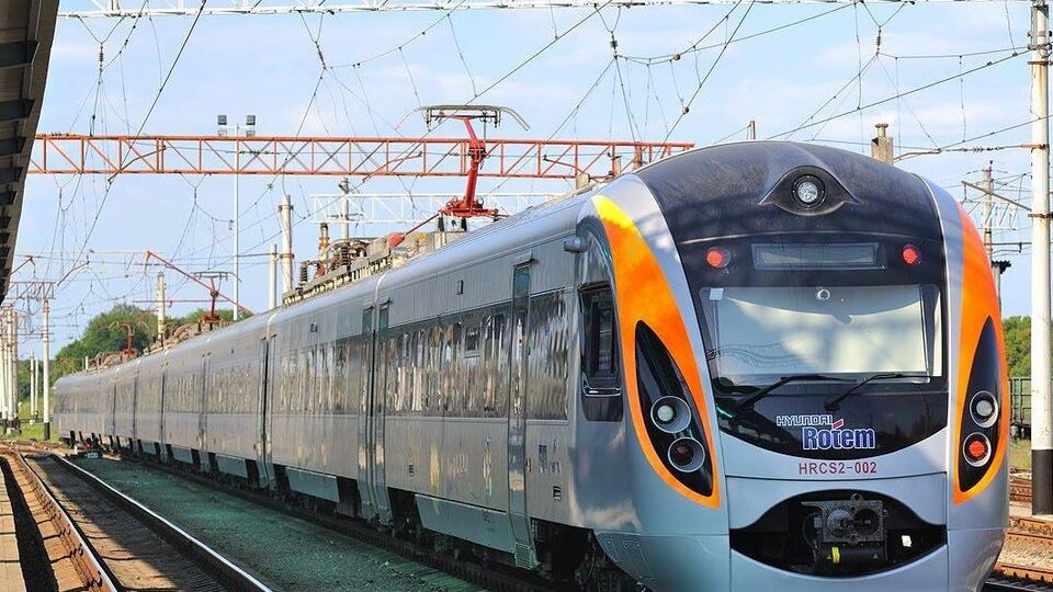 Усього з 1 червня буде запущено сім пар поїздів "Інтерсіті"